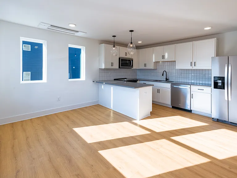 102 Duke St #1-8-1 — Photo 4
