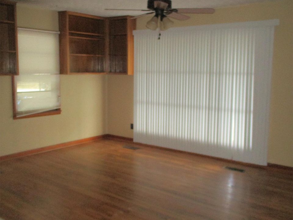 2nd image of 165 N Hamilton St