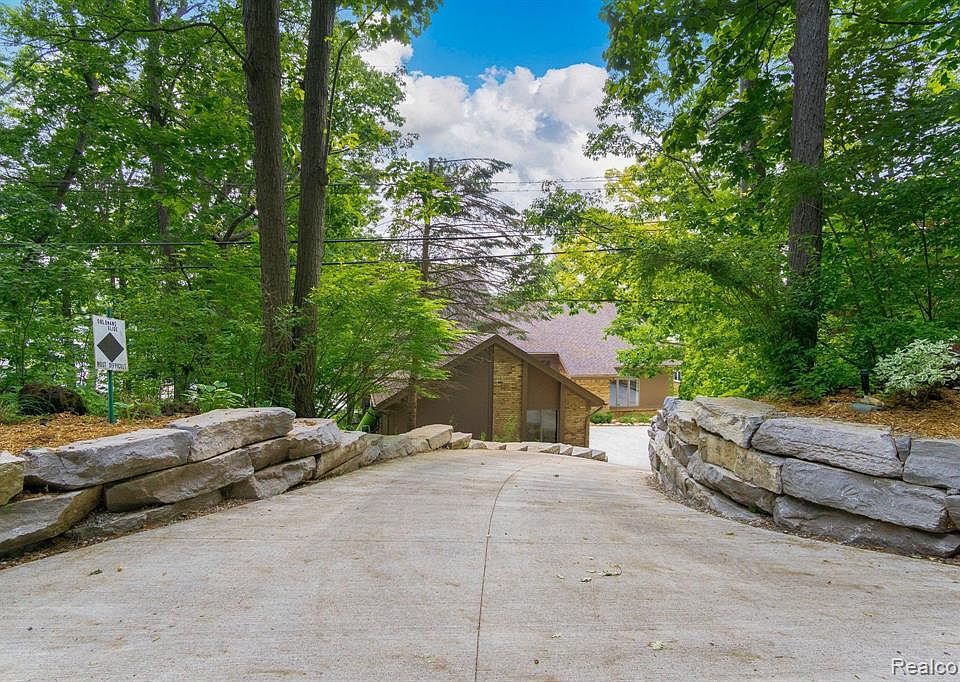 3657 Dorothy Ln, Waterford, MI 48329 Zillow