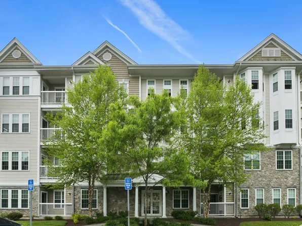 23 Augustus Ct Unit 1006, Reading, MA 01867