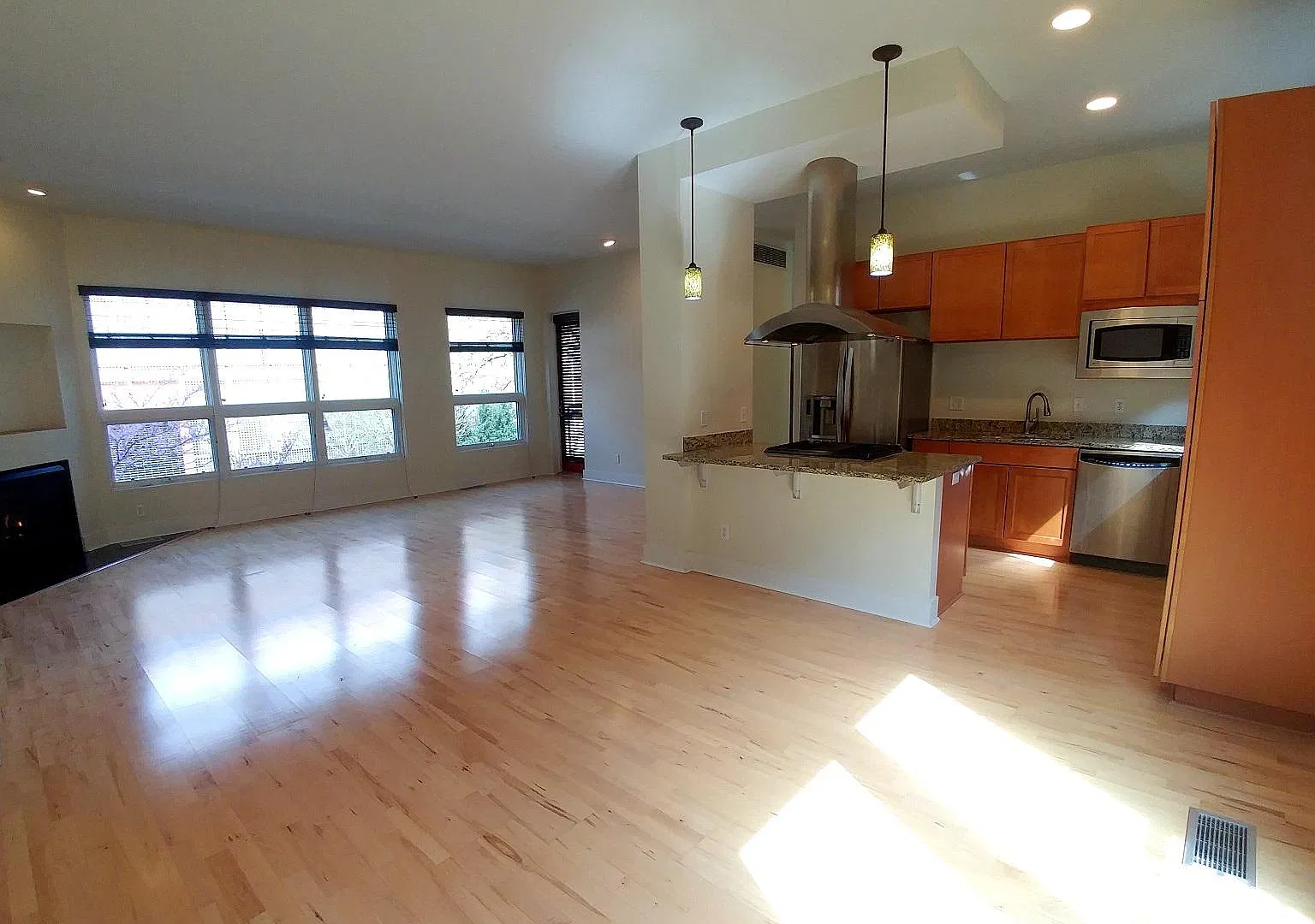 2 bed, 2155 sqft, $3,200 — Photo 2