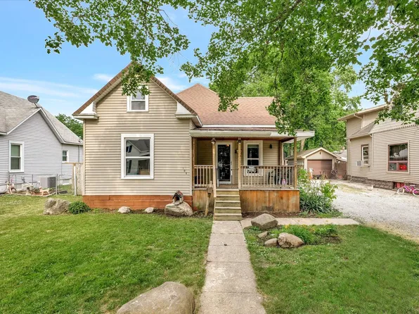 105 S Richman St, Villa Grove, IL 61956