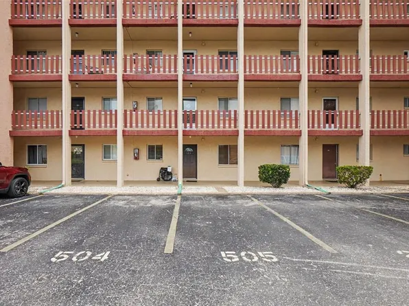 4009 Lake Bayshore Dr #105, Bradenton, FL 34205