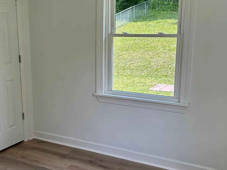 1569 Valley Dr — Photo 15