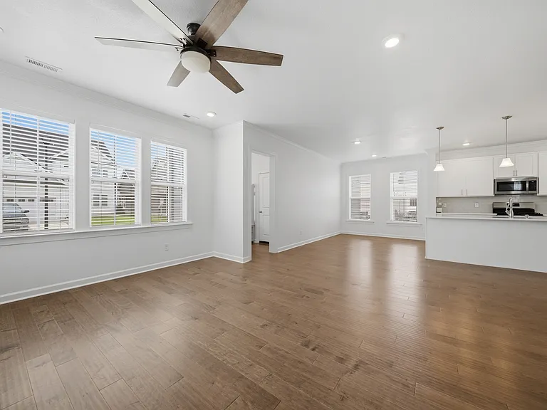 5049 Duxbury Rd — Photo 18