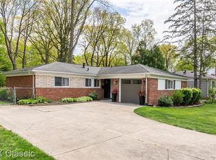 23372 Barfield St, Farmington Hills, MI 48336