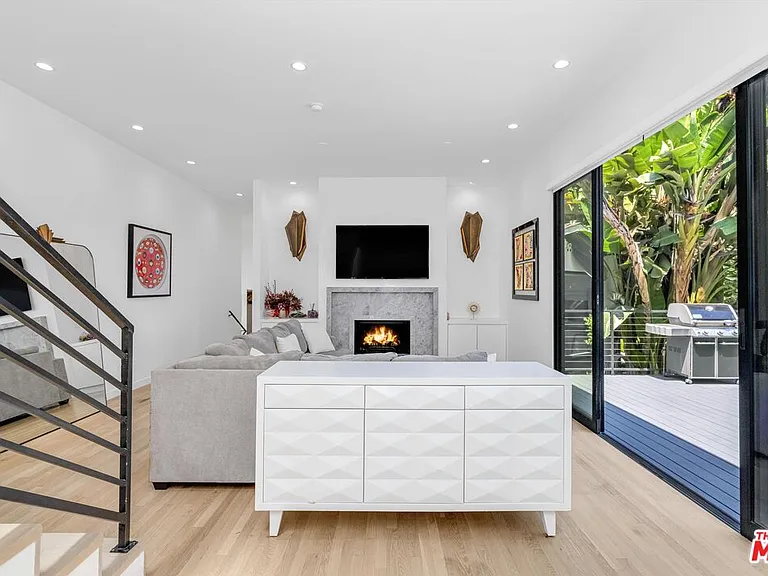 8516 Franklin Ave — Photo 13