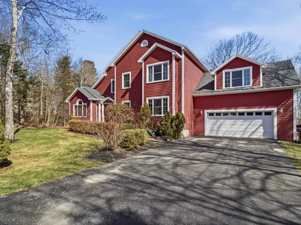 20 Club House Ln, Hammonds Plains, NS B4B 1T4