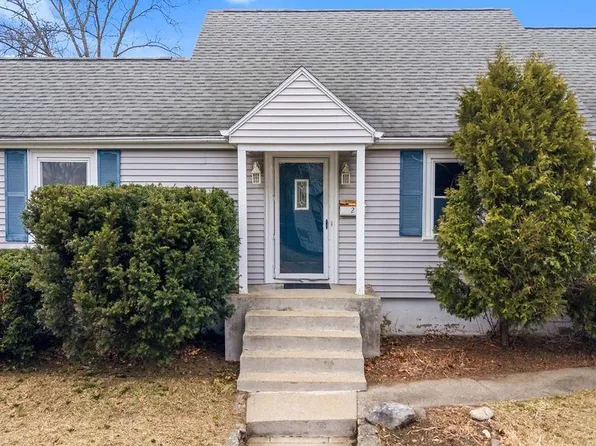 2 Whitman St, Smithfield, RI 02917