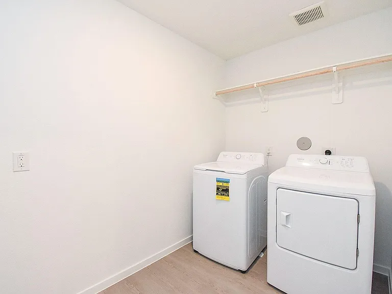3045 Fantasy Terrace Dr — Photo 15