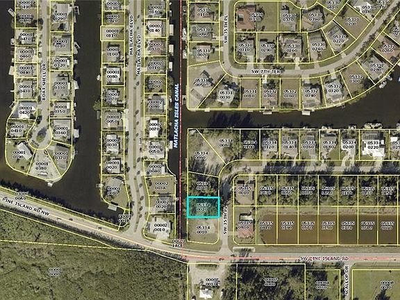 2nd image of 810 SW 35th Pl