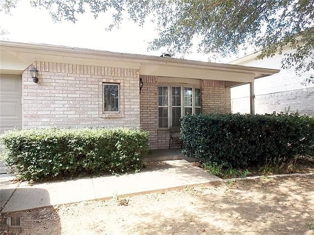 1st image of 525 Mockingbird Dr