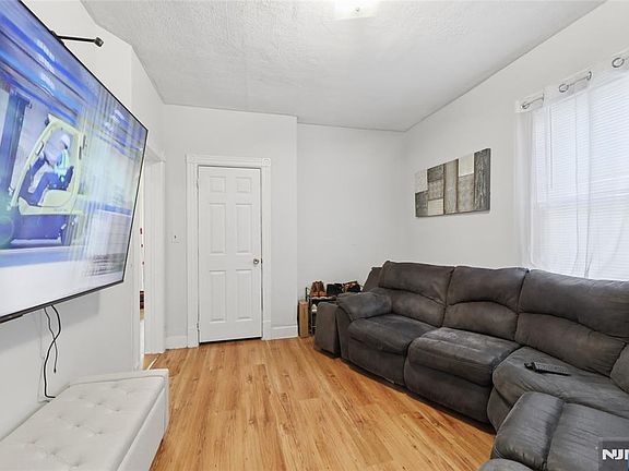 5th image of 59 Home Ave