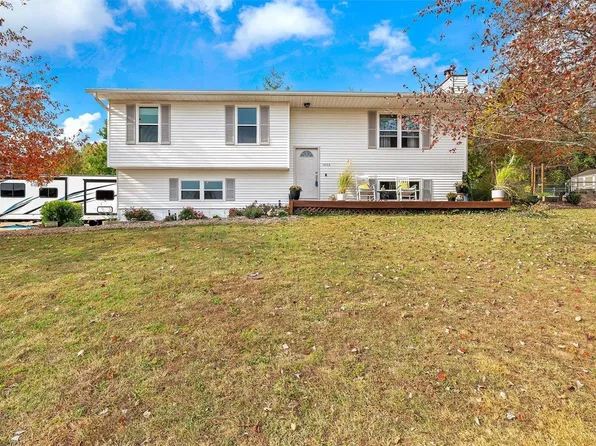 1056 Mitchell Way, Pacific, MO 63069