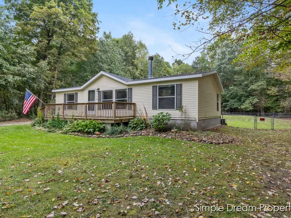 4114 E Shore Dr, Stanton, MI 48888