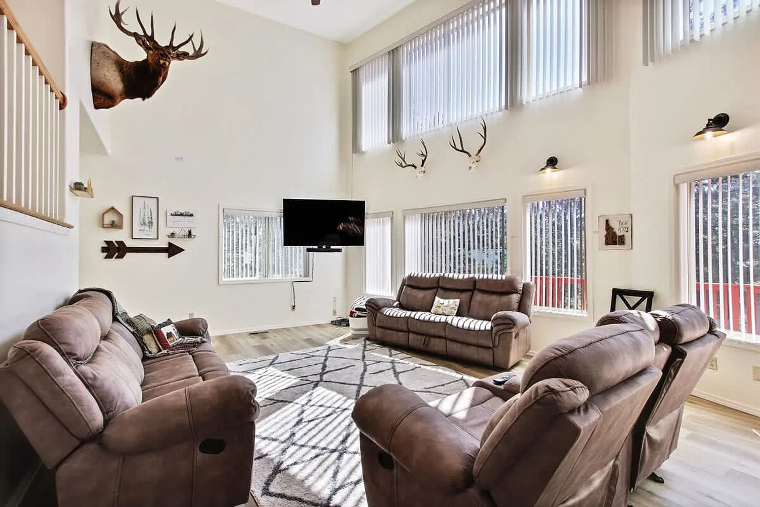 4 bed, 2.0 bath, 2992 sqft, $12,594 — Photo 1