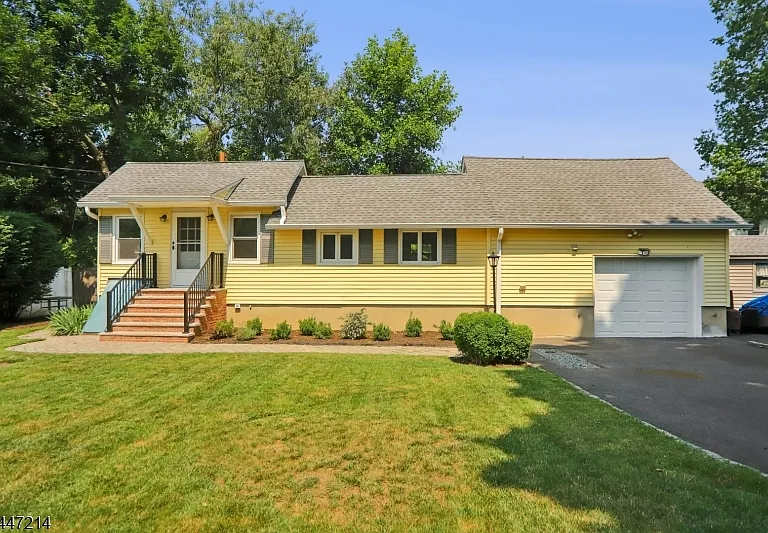 25 Alma Ave — Photo 12