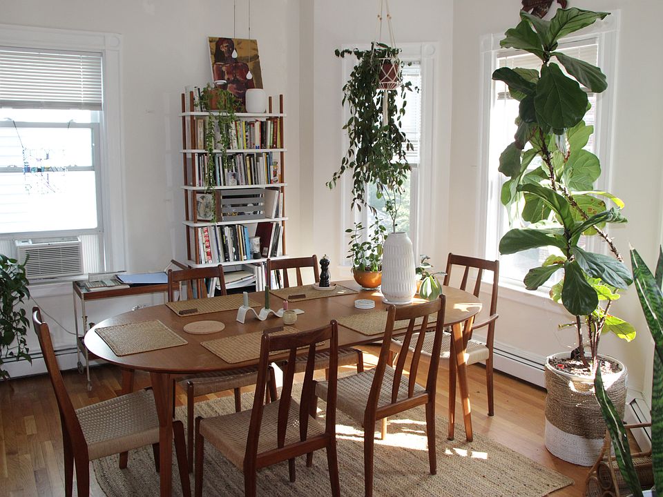 1st image of 15 Arcola St Floor 2