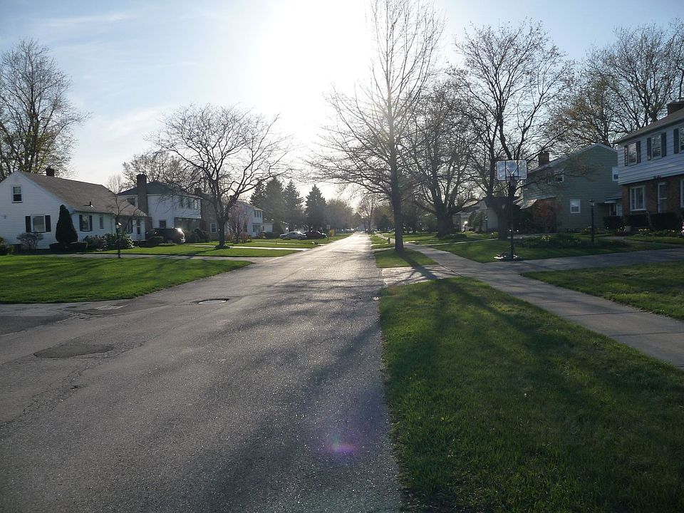 View of the neighborhood