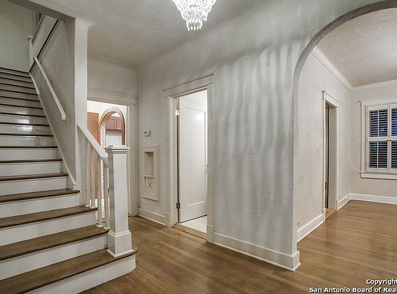 4th image of 135 W Park Hill Dr
