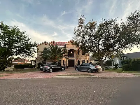 5 bed, 4.5 bath, 3792 sqft, $3,500 — Photo 1