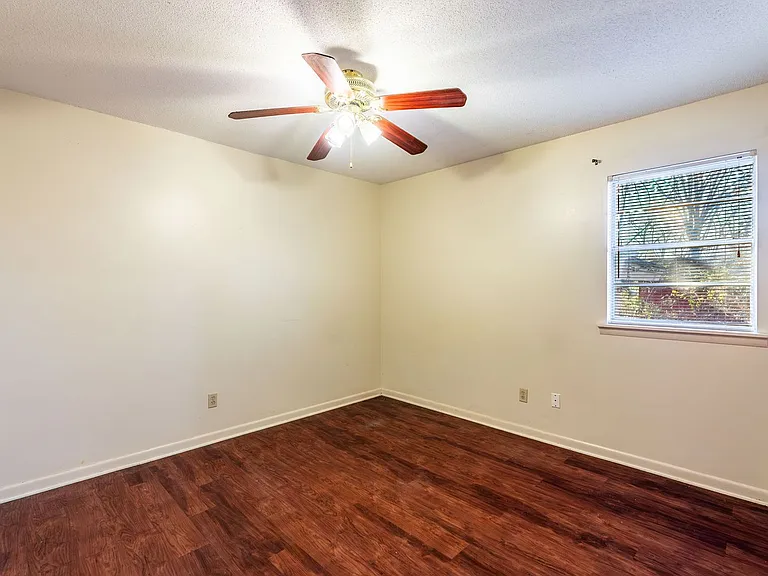 6104 Meadowbrook Ln — Photo 15