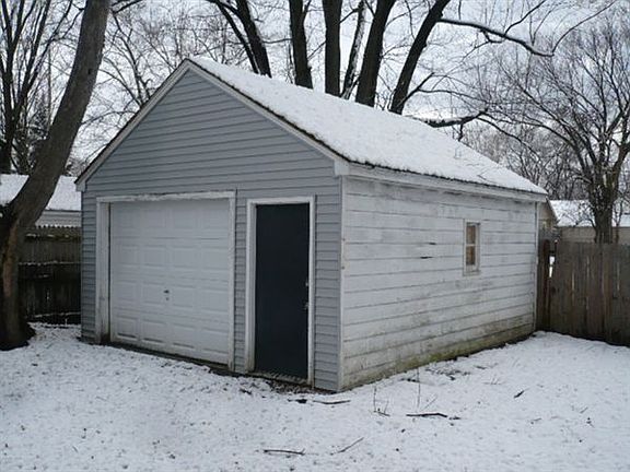 Garage - 2209 Levern