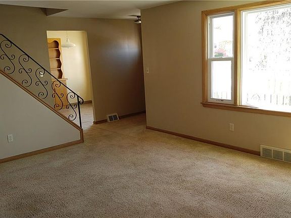 4th image of 439 Walton Dr