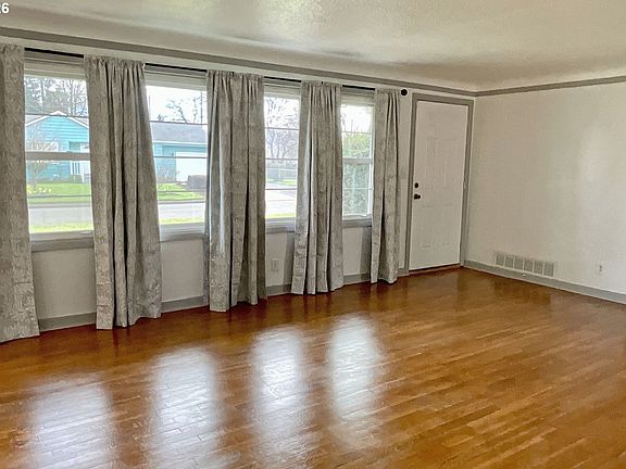 2nd image of 480 Gilbert St