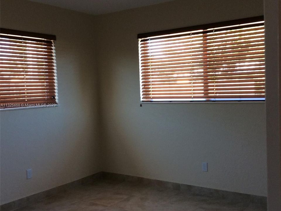 1st image of 1310 NE 127th St APT 05