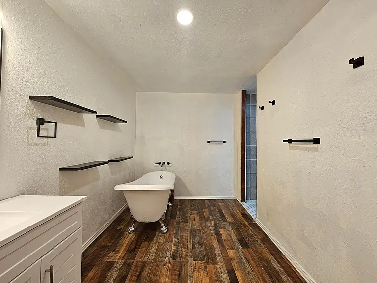 170 Circle Dr — Photo 15