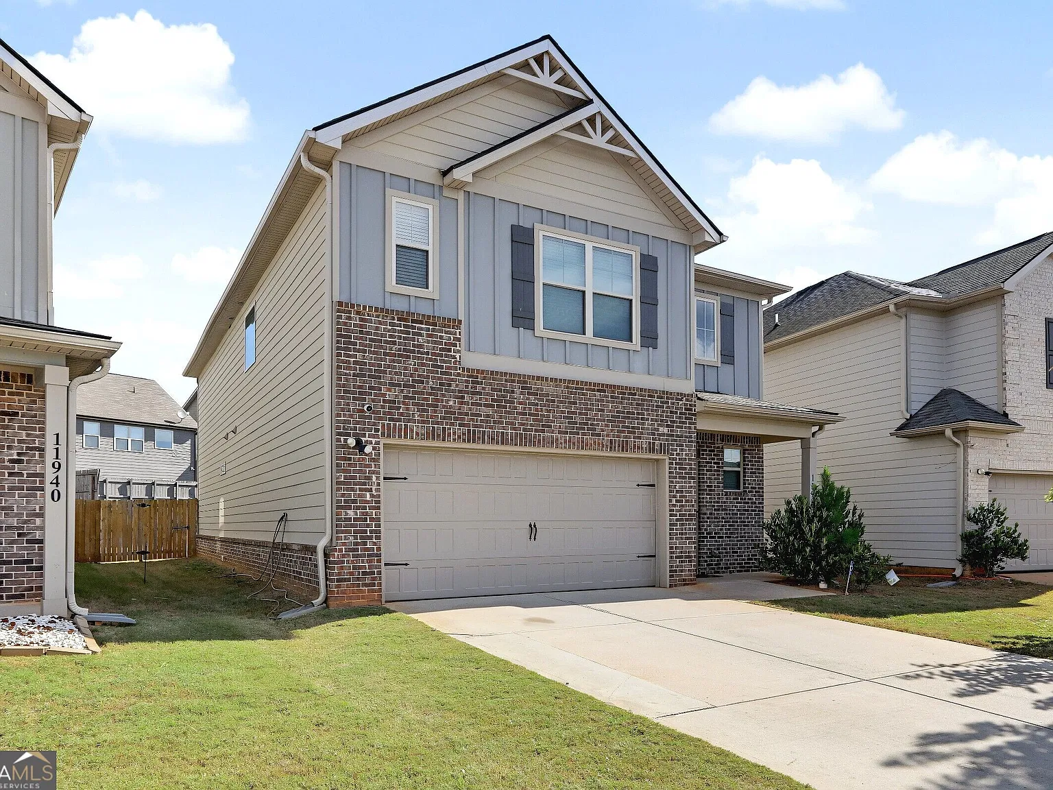 4 bed, 3.5 bath, 2465 sqft, $2,300 — Photo 2