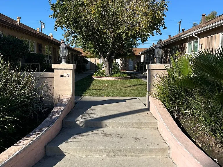 925 N Azusa Ave — Photo 1