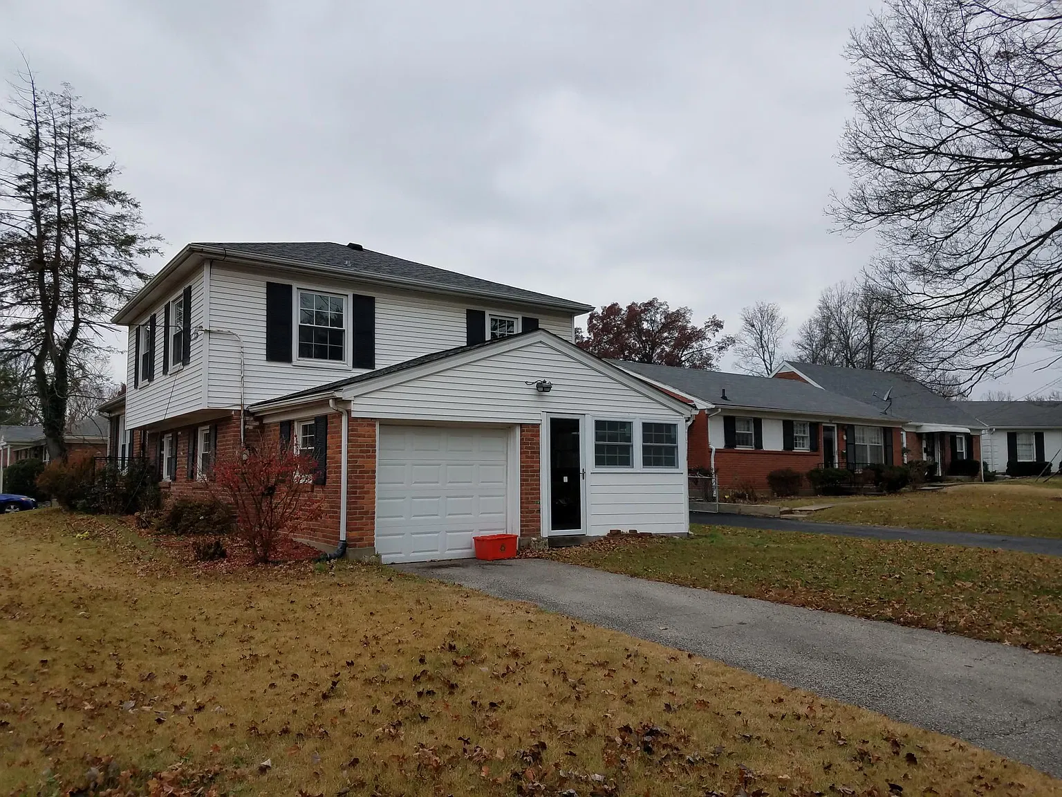 4 bed, 1.5 bath, 1700 sqft, $2,000 — Photo 2