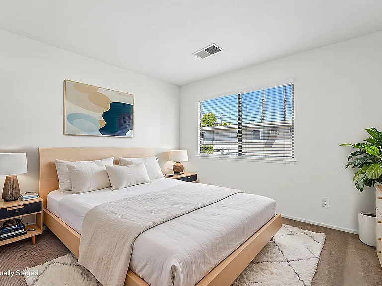 30-web-or-mls-403-425 Junction Ave 109A-S1807-027 virtually staged