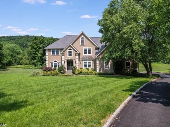 10 Peach Tree Ln, Kinnelon Boro, NJ 07405