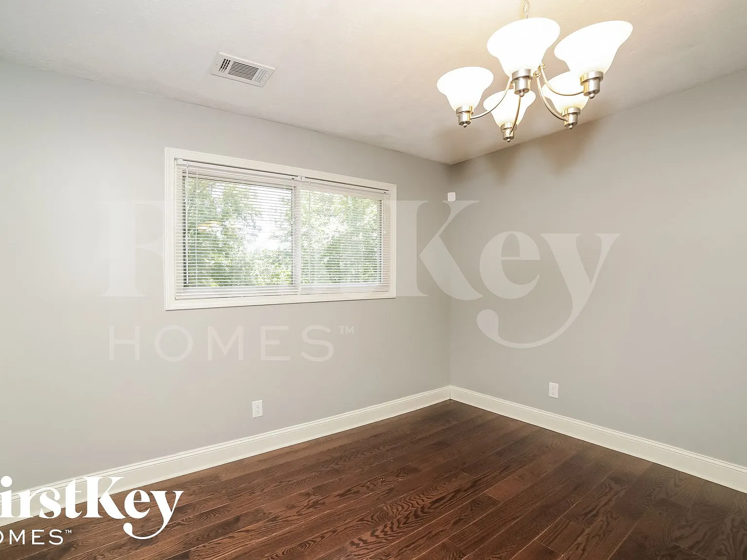 3 bed, 2.0 bath, 1300 sqft, $2,005 — Photo 4