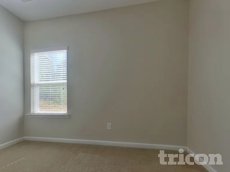 338 Brookwood Xing — Photo 10