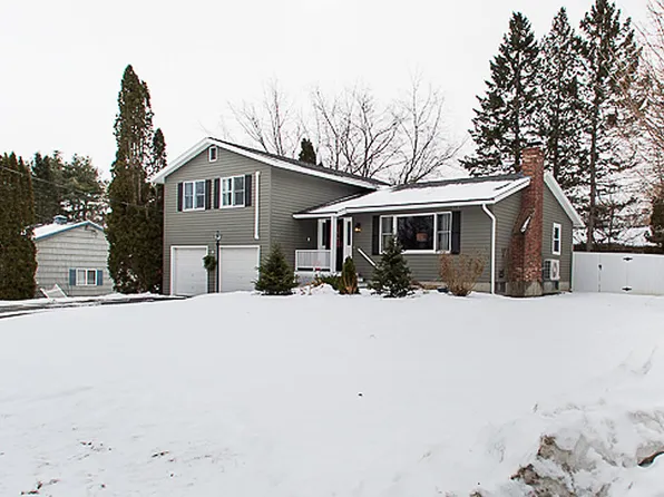 10 Grouse Lane, Waterville, ME 04901
