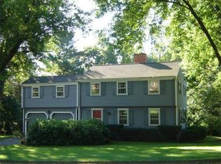 8 Barnsley Rd, Lynnfield, MA 01940