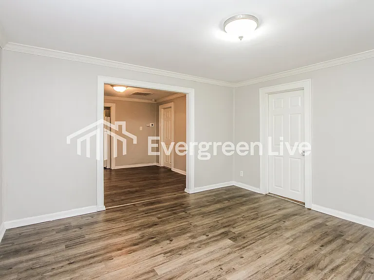 2230 N Butler Ave — Photo 4