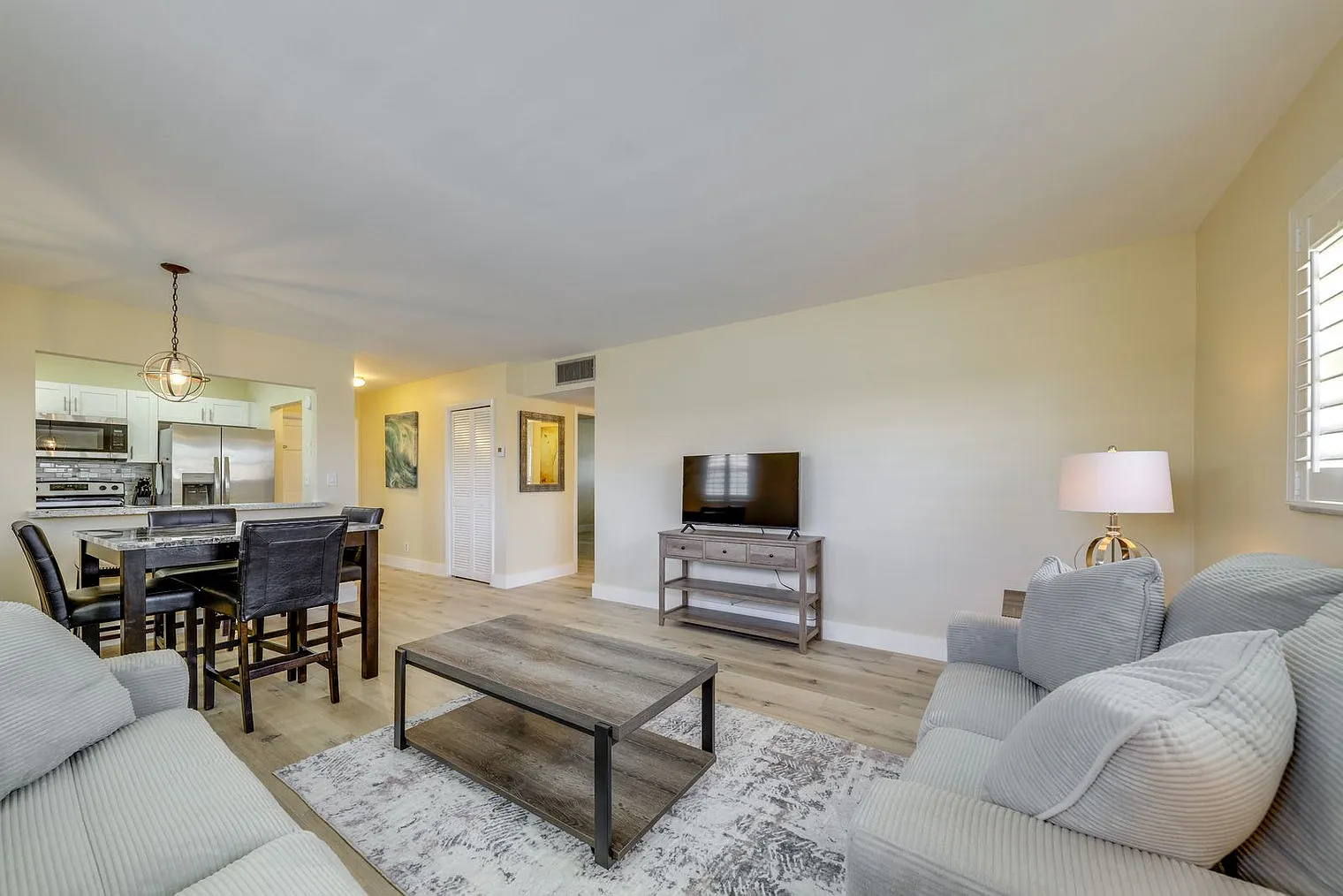 2 bed, 2.0 bath, 1162 sqft, $3,774 — Photo 2