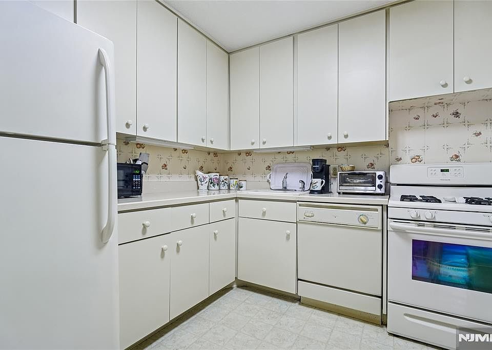 1st image of 555 North Ave APT 21M