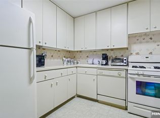 555 North Ave APT 21M, Fort Lee, NJ 07024