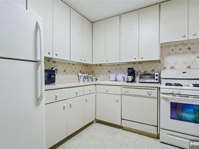 555 North Ave APT 21M, Fort Lee, NJ, 07024