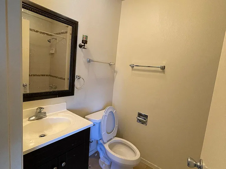 716 Hacienda Dr — Photo 2