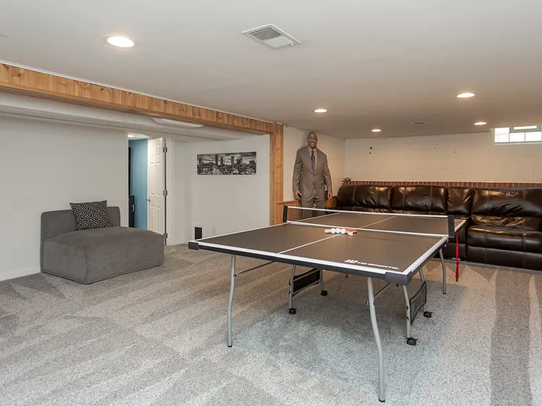 4243 Beverly Dr — Photo 36