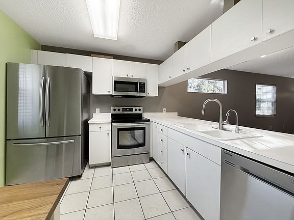 4th image of 9036 Lake Place Ln #1