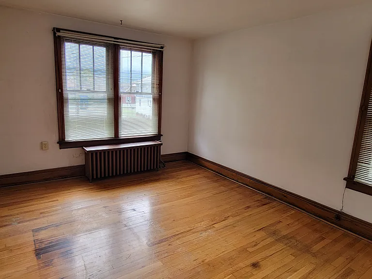 302 E Prospect St — Photo 18