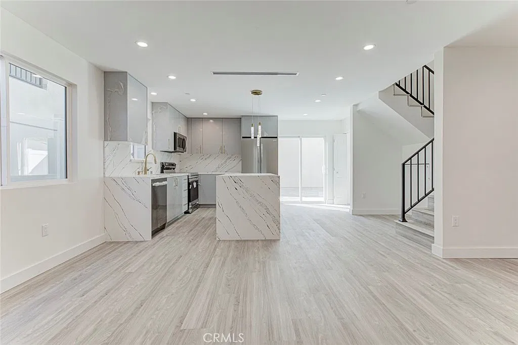 3 bed, 2.5 bath, 1270 sqft, $4,795 — Photo 1